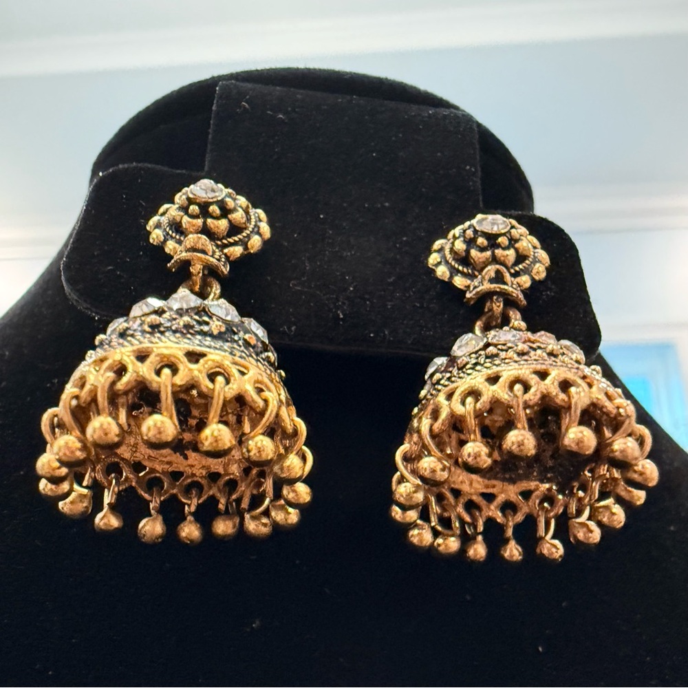 Gold Jhumka Earrings - Picture 4 of 6